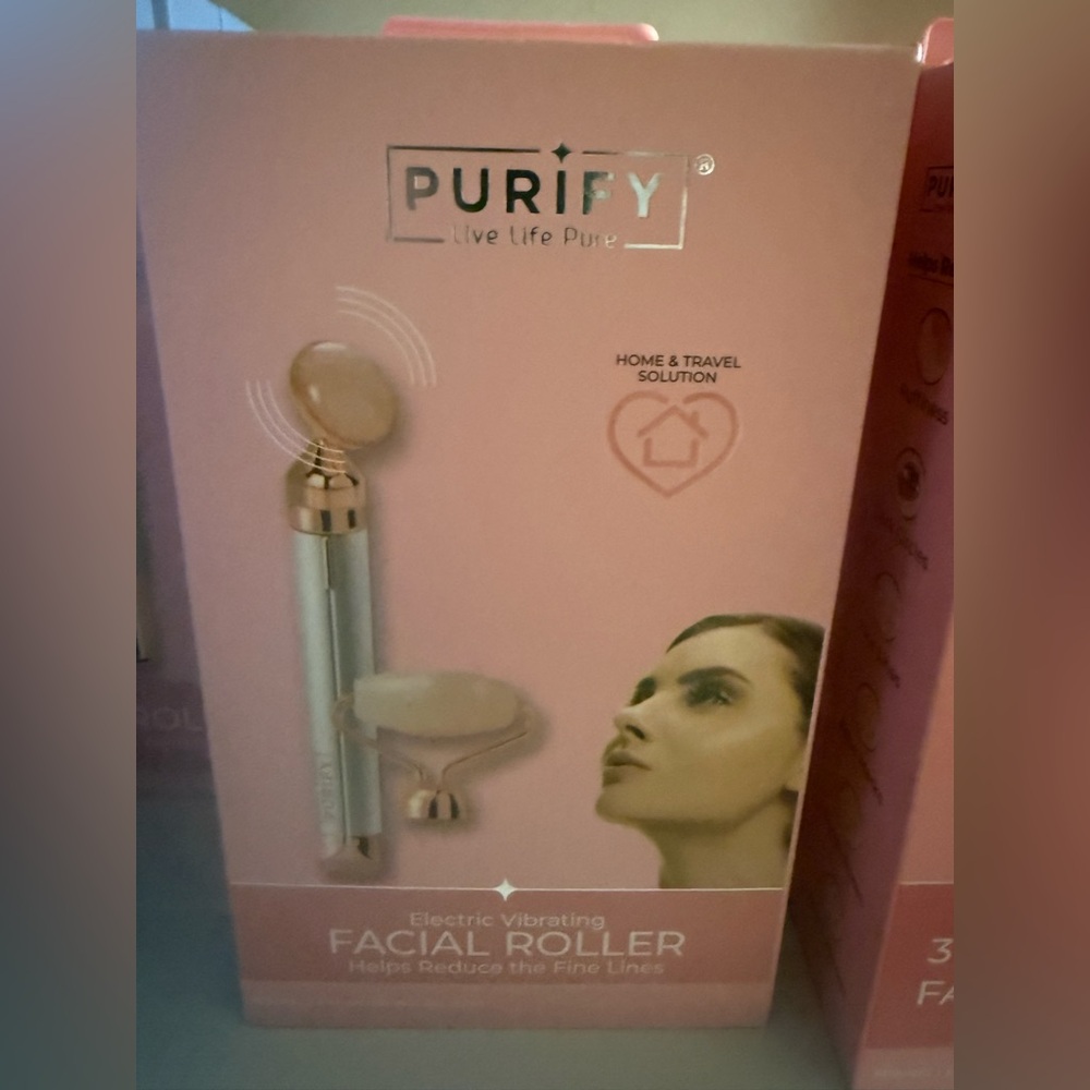 2-in-1 Vibrating Face Roller and Massager